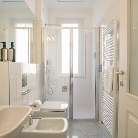 - Modern Cernobbio